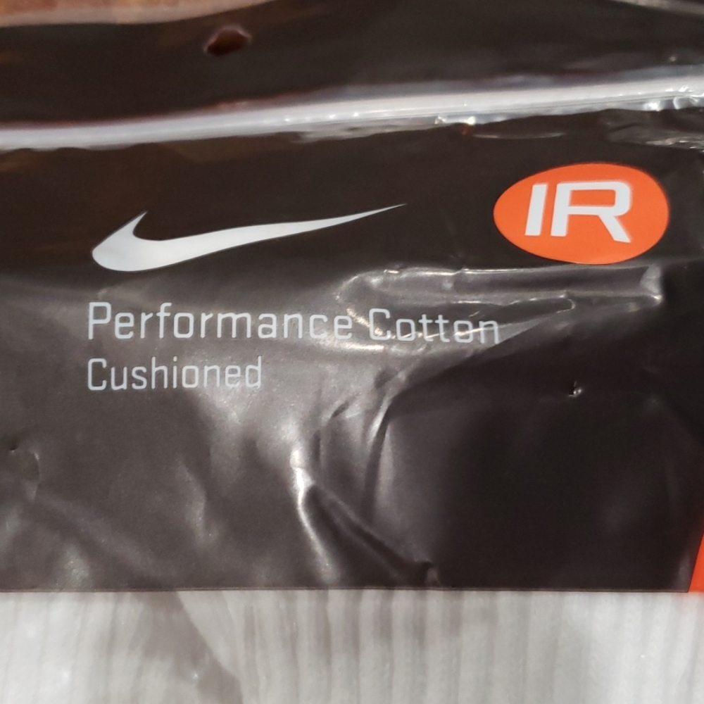 Nike crew 8-12 white socks - Picture 3 of 4